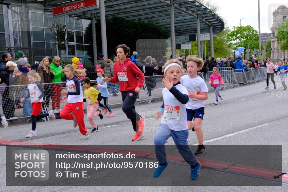 25.04.2026 - Das Zehntel Tim E. http://msf.ph/oto/9570186 25.04.2026 09:01:03 Ziel 1098, 1099, 1528, 1534, 1536, 1553, 1559, 1666, 2213, 2301, 2352, 2353, 2406, 2464, 2889, 2891, 2903, 2904, 2932, 2957, 2988, 2991, 3135, 3371, 3374, 3480, 3489, 3496, 3510, 3517, 3521, 3798, 3802, 3805, 3816 meine-sportfotos.de