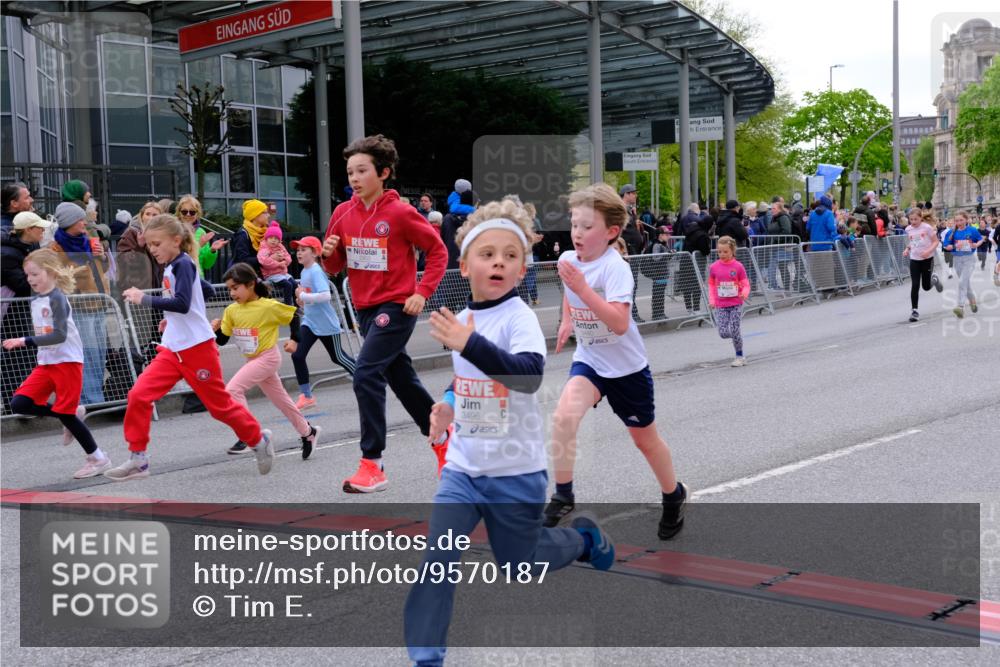25.04.2026 - Das Zehntel Tim E. http://msf.ph/oto/9570187 25.04.2026 09:01:03 Ziel 1098, 1099, 1528, 1534, 1536, 1553, 1559, 1666, 2213, 2301, 2352, 2353, 2406, 2464, 2889, 2891, 2903, 2904, 2932, 2957, 2988, 2991, 3135, 3371, 3374, 3480, 3489, 3496, 3510, 3517, 3521, 3798, 3802, 3805, 3816 meine-sportfotos.de
