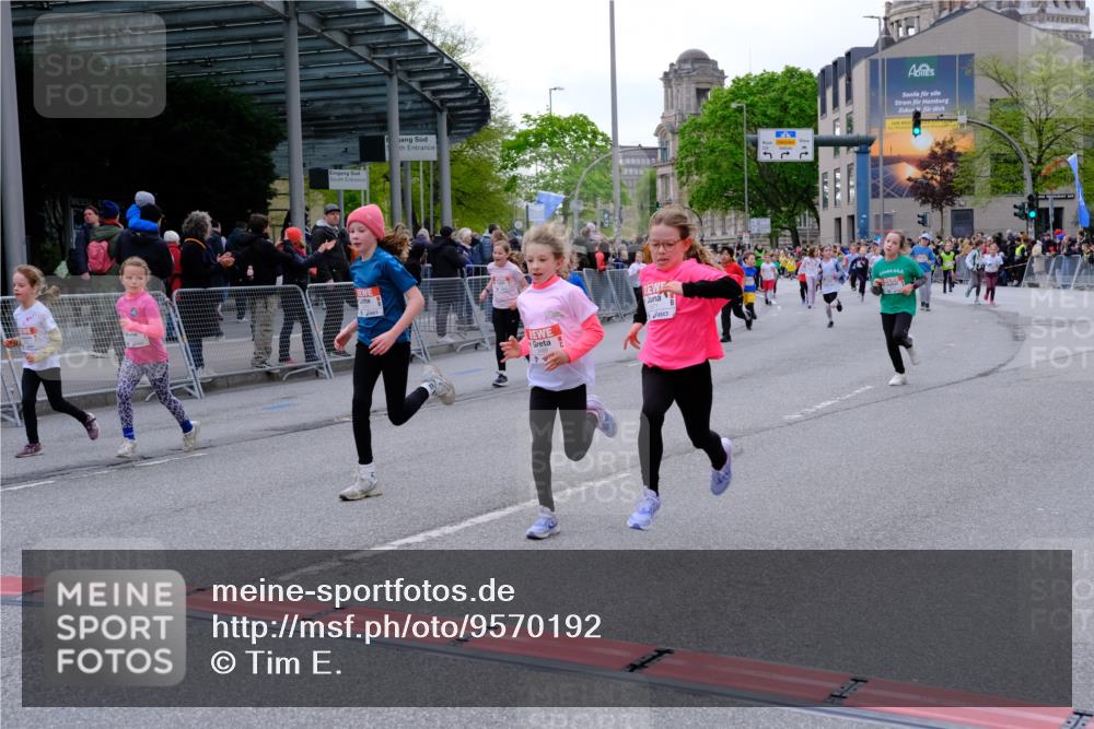 25.04.2026 - Das Zehntel Tim E. http://msf.ph/oto/9570192 25.04.2026 09:01:05 Ziel 1528, 1534, 1536, 1553, 1559, 1666, 2301, 2353, 2464, 2889, 2891, 2903, 2904, 2932, 2957, 2988, 2991, 3135, 3371, 3374, 3477, 3480, 3489, 3490, 3496, 3510, 3517, 3521, 3798, 3802, 3805, 3816 meine-sportfotos.de
