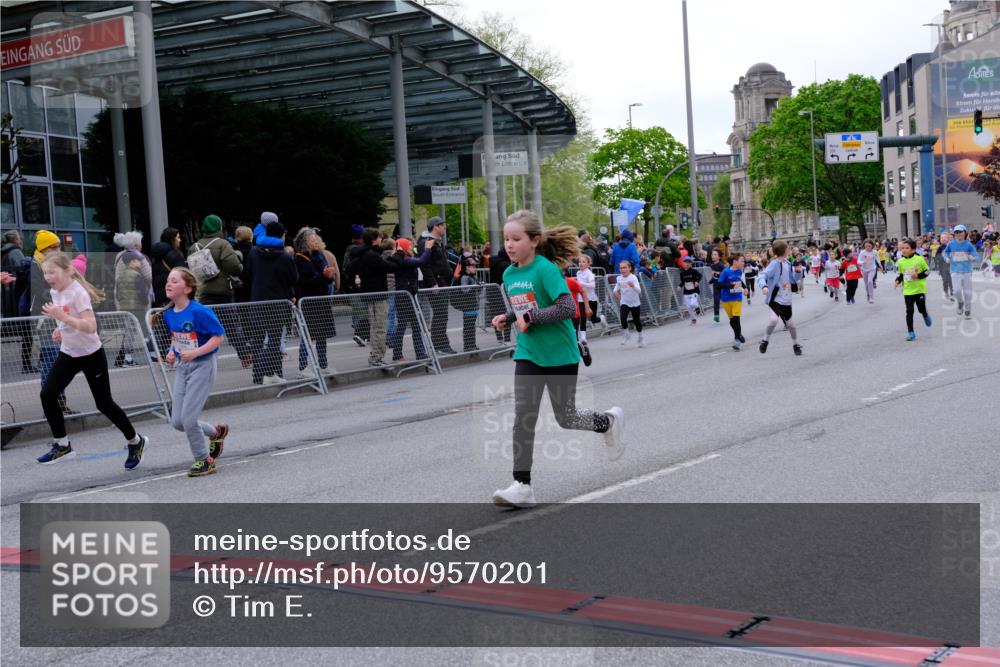 25.04.2026 - Das Zehntel Tim E. http://msf.ph/oto/9570201 25.04.2026 09:01:07 Ziel 1528, 1534, 1536, 1553, 1559, 1891, 2256, 2464, 2572, 2889, 2891, 2903, 2904, 2932, 2957, 2988, 2991, 3135, 3371, 3374, 3477, 3480, 3489, 3490, 3496, 3510, 3517, 3521, 3543, 3802, 3805 meine-sportfotos.de