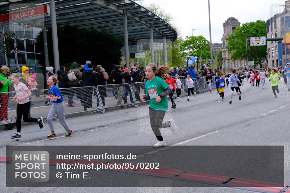 25.04.2026 - Das Zehntel Tim E. http://msf.ph/oto/9570202 25.04.2026 09:01:07 Ziel 1528, 1534, 1536, 1553, 1559, 1891, 2256, 2464, 2572, 2889, 2891, 2903, 2904, 2932, 2957, 2988, 2991, 3135, 3371, 3374, 3477, 3480, 3489, 3490, 3496, 3510, 3517, 3521, 3543, 3802, 3805 meine-sportfotos.de