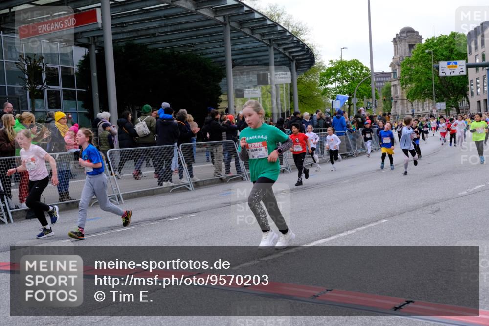 25.04.2026 - Das Zehntel Tim E. http://msf.ph/oto/9570203 25.04.2026 09:01:07 Ziel 1528, 1534, 1536, 1553, 1559, 1891, 2256, 2464, 2572, 2889, 2891, 2903, 2904, 2932, 2957, 2988, 2991, 3135, 3371, 3374, 3477, 3480, 3489, 3490, 3496, 3510, 3517, 3521, 3543, 3802, 3805 meine-sportfotos.de