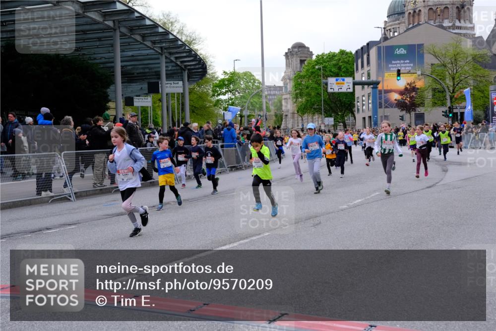 25.04.2026 - Das Zehntel Tim E. http://msf.ph/oto/9570209 25.04.2026 09:01:10 Ziel 1101, 1109, 1114, 1559, 1891, 1910, 1930, 2201, 2250, 2256, 2464, 2572, 2661, 2889, 2891, 2903, 2904, 2932, 2957, 2988, 2991, 3371, 3374, 3477, 3480, 3489, 3490, 3496, 3543, 3790, 3805 meine-sportfotos.de