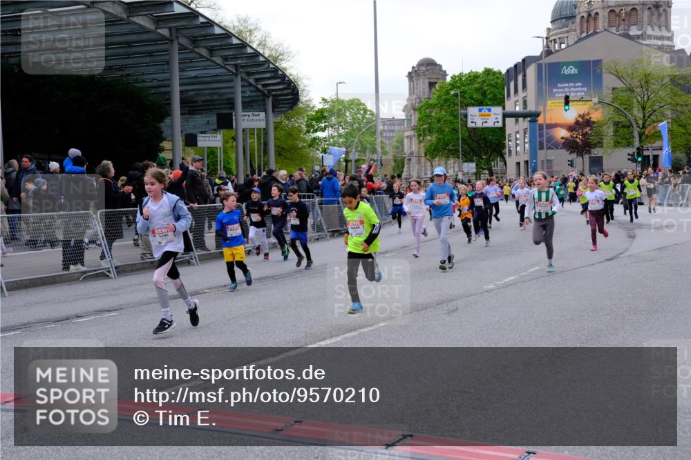 25.04.2026 - Das Zehntel Tim E. http://msf.ph/oto/9570210 25.04.2026 09:01:10 Ziel 1101, 1109, 1114, 1559, 1891, 1910, 1930, 2201, 2250, 2256, 2464, 2572, 2661, 2889, 2891, 2903, 2904, 2932, 2957, 2988, 2991, 3371, 3374, 3477, 3480, 3489, 3490, 3496, 3543, 3790, 3805 meine-sportfotos.de