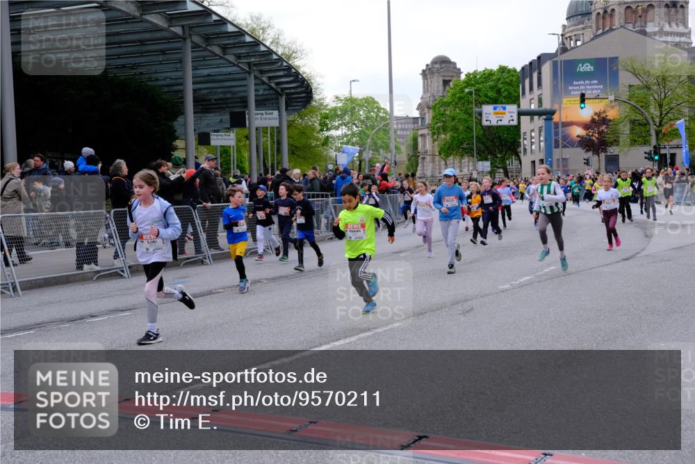 25.04.2026 - Das Zehntel Tim E. http://msf.ph/oto/9570211 25.04.2026 09:01:10 Ziel 1101, 1109, 1114, 1559, 1891, 1910, 1930, 2201, 2250, 2256, 2464, 2572, 2661, 2889, 2891, 2903, 2904, 2932, 2957, 2988, 2991, 3371, 3374, 3477, 3480, 3489, 3490, 3496, 3543, 3790, 3805 meine-sportfotos.de