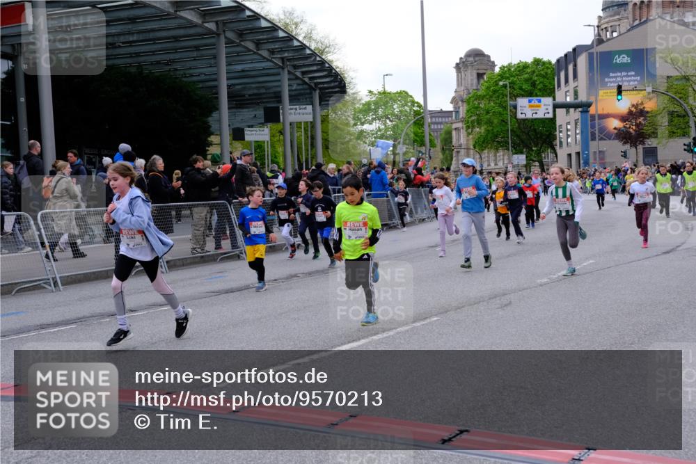 25.04.2026 - Das Zehntel Tim E. http://msf.ph/oto/9570213 25.04.2026 09:01:10 Ziel 1101, 1109, 1114, 1559, 1891, 1910, 1930, 2201, 2250, 2256, 2464, 2572, 2661, 2889, 2891, 2903, 2904, 2932, 2957, 2988, 2991, 3371, 3374, 3477, 3480, 3489, 3490, 3496, 3543, 3790, 3805 meine-sportfotos.de
