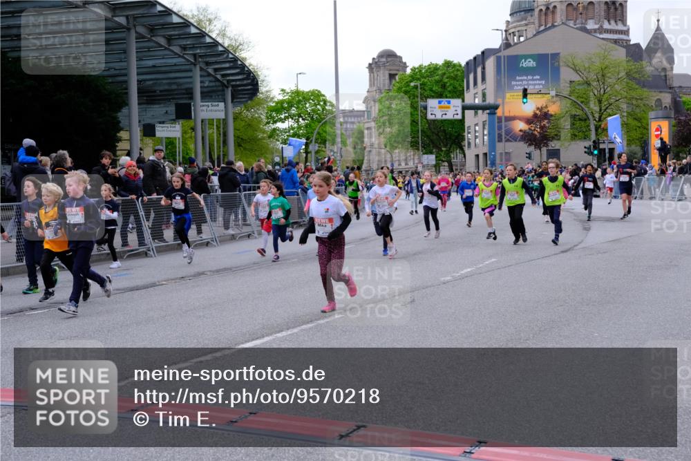 25.04.2026 - Das Zehntel Tim E. http://msf.ph/oto/9570218 25.04.2026 09:01:13 Ziel 1101, 1109, 1114, 1203, 1205, 1753, 1891, 1910, 1930, 2201, 2214, 2250, 2256, 2257, 2369, 2464, 2533, 2572, 2661, 2872, 2932, 2988, 2991, 3021, 3171, 3177, 3199, 3477, 3490, 3513, 3542, 3543, 3790 meine-sportfotos.de