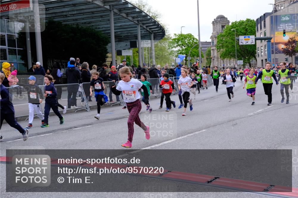25.04.2026 - Das Zehntel Tim E. http://msf.ph/oto/9570220 25.04.2026 09:01:14 Ziel 1101, 1109, 1114, 1203, 1205, 1753, 1861, 1863, 1871, 1891, 1910, 1930, 2201, 2214, 2250, 2256, 2257, 2369, 2464, 2533, 2572, 2661, 2872, 2988, 2991, 3021, 3171, 3177, 3199, 3333, 3334, 3477, 3490, 3513, 3542, 3543, 3790 meine-sportfotos.de