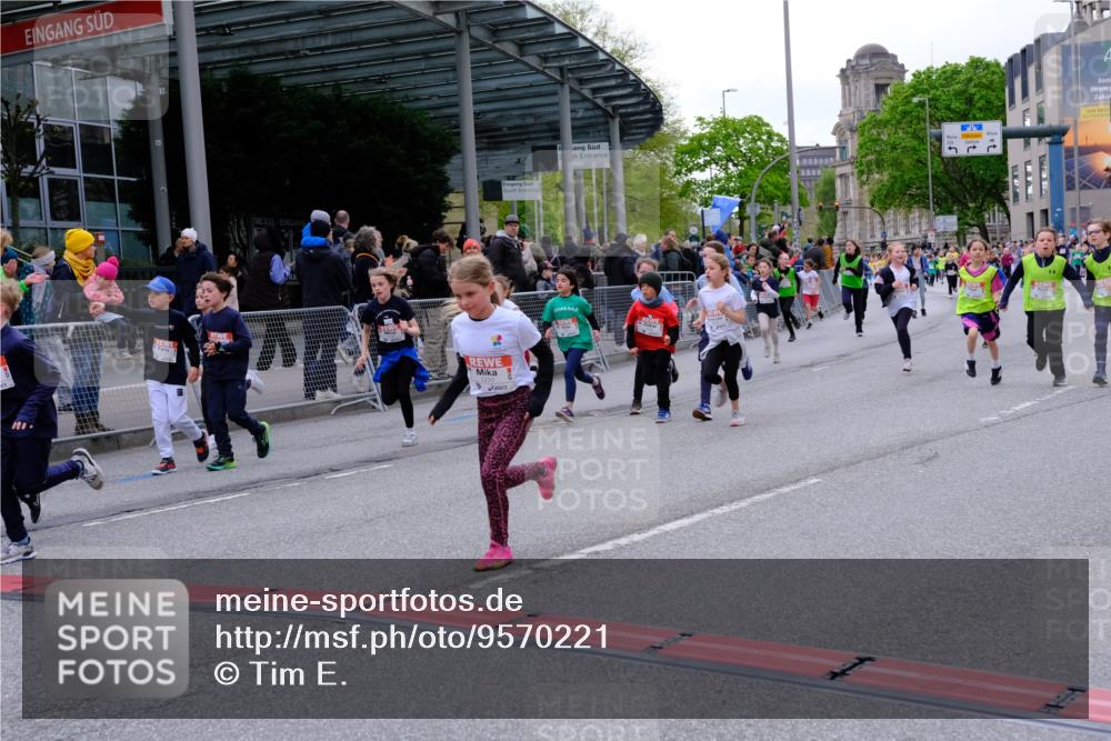 25.04.2026 - Das Zehntel Tim E. http://msf.ph/oto/9570221 25.04.2026 09:01:14 Ziel 1101, 1109, 1114, 1203, 1205, 1753, 1861, 1863, 1871, 1891, 1910, 1930, 2201, 2214, 2250, 2256, 2257, 2369, 2464, 2533, 2572, 2661, 2872, 2988, 2991, 3021, 3171, 3177, 3199, 3333, 3334, 3477, 3490, 3513, 3542, 3543, 3790 meine-sportfotos.de