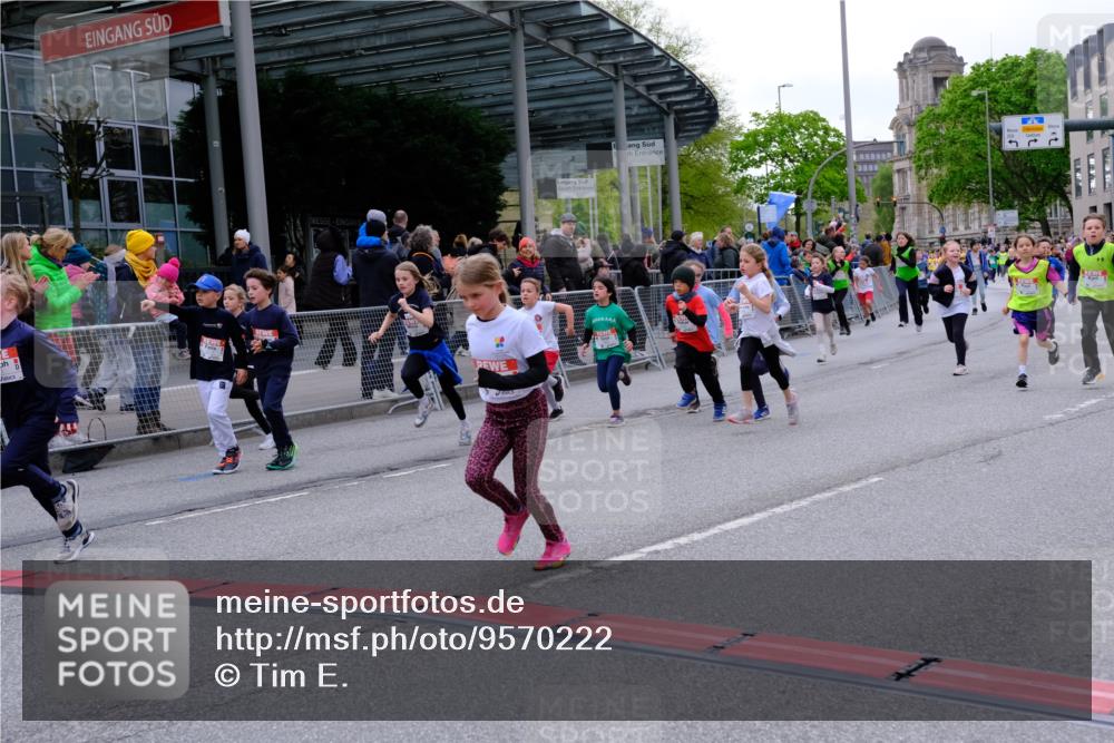 25.04.2026 - Das Zehntel Tim E. http://msf.ph/oto/9570222 25.04.2026 09:01:14 Ziel 1101, 1109, 1114, 1203, 1205, 1753, 1861, 1863, 1871, 1891, 1910, 1930, 2201, 2214, 2250, 2256, 2257, 2369, 2464, 2533, 2572, 2661, 2872, 2988, 2991, 3021, 3171, 3177, 3199, 3333, 3334, 3477, 3490, 3513, 3542, 3543, 3790 meine-sportfotos.de