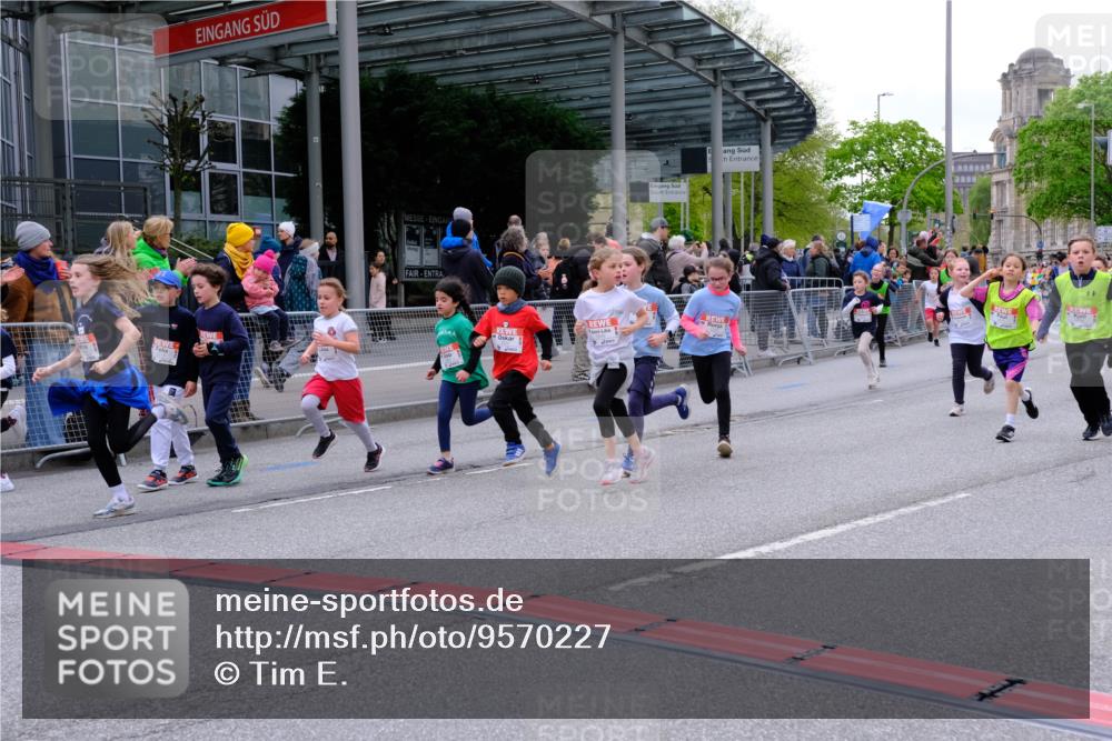 25.04.2026 - Das Zehntel Tim E. http://msf.ph/oto/9570227 25.04.2026 09:01:15 Ziel 1101, 1109, 1114, 1203, 1205, 1753, 1861, 1863, 1871, 1891, 1910, 1930, 2201, 2214, 2250, 2256, 2257, 2369, 2464, 2533, 2572, 2661, 2872, 2988, 2991, 3021, 3171, 3177, 3199, 3333, 3334, 3477, 3490, 3513, 3542, 3543, 3790 meine-sportfotos.de