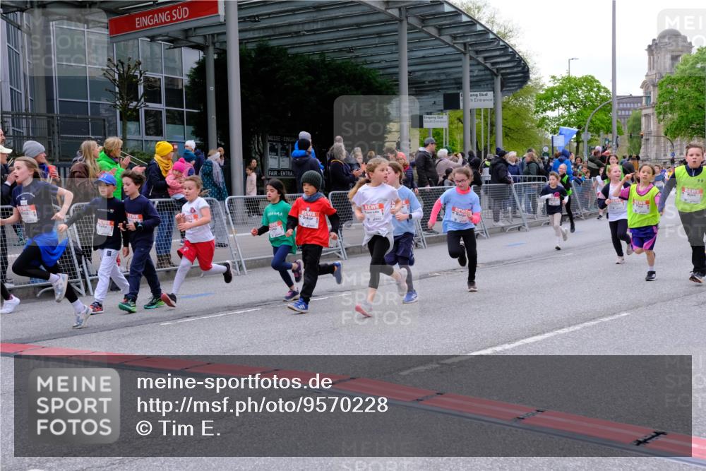 25.04.2026 - Das Zehntel Tim E. http://msf.ph/oto/9570228 25.04.2026 09:01:15 Ziel 1101, 1109, 1114, 1203, 1205, 1753, 1861, 1863, 1871, 1891, 1910, 1930, 2201, 2214, 2250, 2256, 2257, 2369, 2464, 2533, 2572, 2661, 2872, 2988, 2991, 3021, 3171, 3177, 3199, 3333, 3334, 3477, 3490, 3513, 3542, 3543, 3790 meine-sportfotos.de