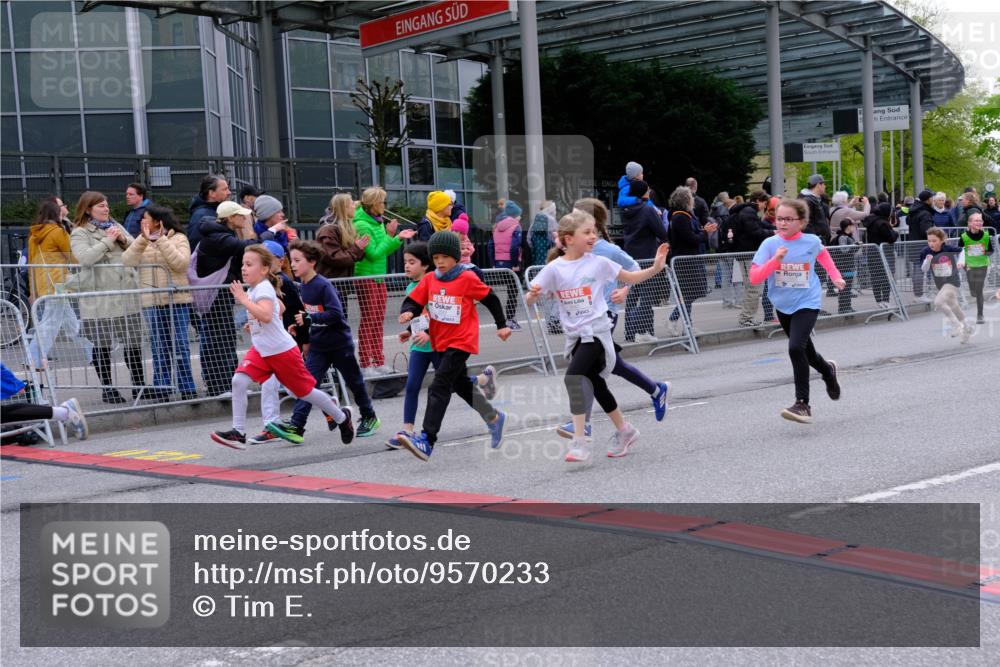 25.04.2026 - Das Zehntel Tim E. http://msf.ph/oto/9570233 25.04.2026 09:01:15 Ziel 1101, 1109, 1114, 1203, 1205, 1753, 1861, 1863, 1871, 1891, 1910, 1930, 2201, 2214, 2250, 2256, 2257, 2369, 2464, 2533, 2572, 2661, 2872, 2988, 2991, 3021, 3171, 3177, 3199, 3333, 3334, 3477, 3490, 3513, 3542, 3543, 3790 meine-sportfotos.de