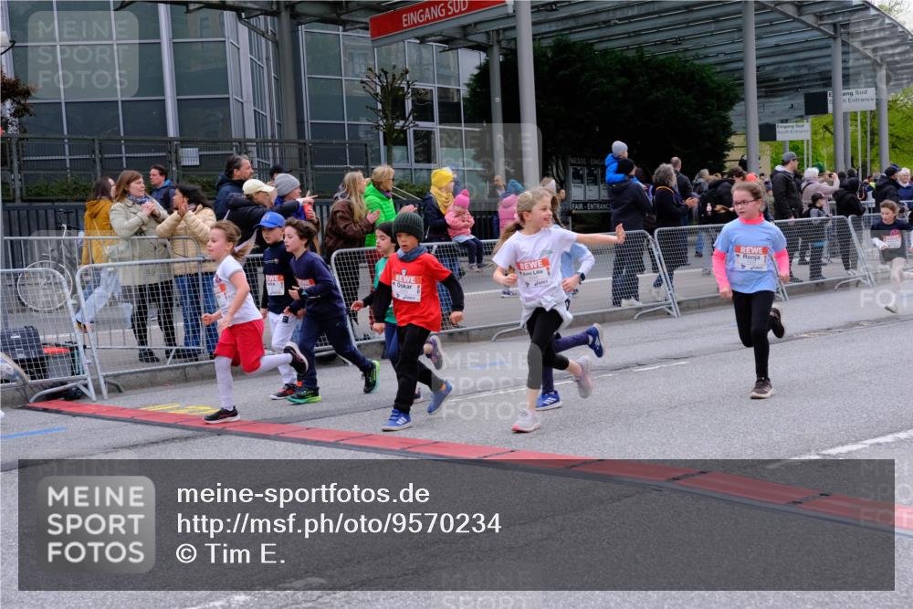 25.04.2026 - Das Zehntel Tim E. http://msf.ph/oto/9570234 25.04.2026 09:01:16 Ziel 1101, 1109, 1114, 1203, 1205, 1753, 1861, 1863, 1871, 1891, 1910, 1930, 2201, 2214, 2250, 2256, 2257, 2369, 2533, 2572, 2661, 2872, 3021, 3171, 3177, 3199, 3333, 3334, 3477, 3490, 3513, 3542, 3543, 3790 meine-sportfotos.de