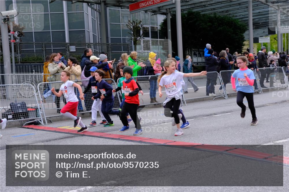25.04.2026 - Das Zehntel Tim E. http://msf.ph/oto/9570235 25.04.2026 09:01:16 Ziel 1101, 1109, 1114, 1203, 1205, 1753, 1861, 1863, 1871, 1891, 1910, 1930, 2201, 2214, 2250, 2256, 2257, 2369, 2533, 2572, 2661, 2872, 3021, 3171, 3177, 3199, 3333, 3334, 3477, 3490, 3513, 3542, 3543, 3790 meine-sportfotos.de