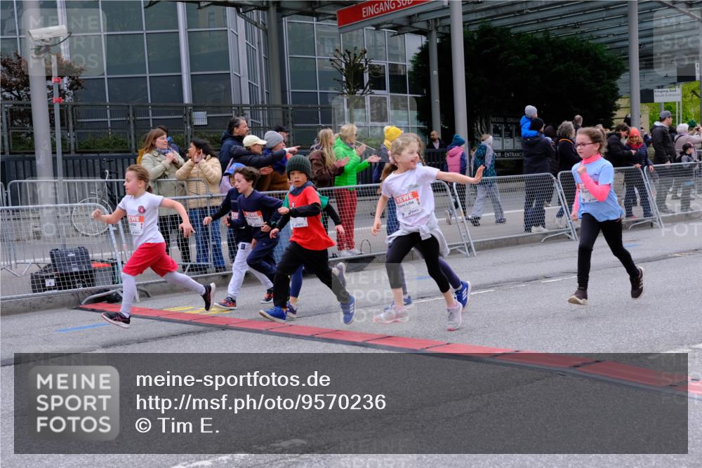 25.04.2026 - Das Zehntel Tim E. http://msf.ph/oto/9570236 25.04.2026 09:01:16 Ziel 1101, 1109, 1114, 1203, 1205, 1753, 1861, 1863, 1871, 1891, 1910, 1930, 2201, 2214, 2250, 2256, 2257, 2369, 2533, 2572, 2661, 2872, 3021, 3171, 3177, 3199, 3333, 3334, 3477, 3490, 3513, 3542, 3543, 3790 meine-sportfotos.de