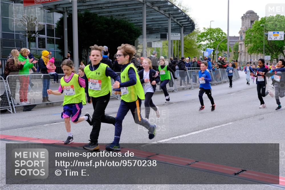 25.04.2026 - Das Zehntel Tim E. http://msf.ph/oto/9570238 25.04.2026 09:01:17 Ziel 1101, 1109, 1114, 1203, 1205, 1753, 1861, 1863, 1871, 1891, 1910, 1930, 2201, 2214, 2250, 2256, 2257, 2369, 2533, 2572, 2661, 2872, 3021, 3171, 3177, 3199, 3333, 3334, 3477, 3490, 3513, 3542, 3543, 3729, 3790 meine-sportfotos.de