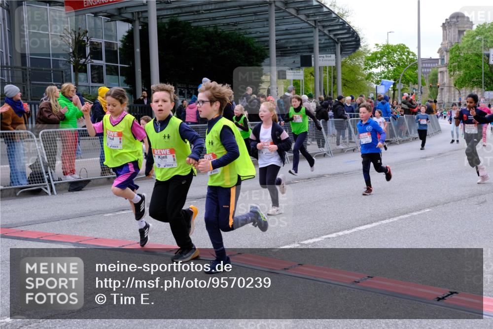 25.04.2026 - Das Zehntel Tim E. http://msf.ph/oto/9570239 25.04.2026 09:01:17 Ziel 1101, 1109, 1114, 1203, 1205, 1753, 1861, 1863, 1871, 1891, 1910, 1930, 2201, 2214, 2250, 2256, 2257, 2369, 2533, 2572, 2661, 2872, 3021, 3171, 3177, 3199, 3333, 3334, 3477, 3490, 3513, 3542, 3543, 3729, 3790 meine-sportfotos.de