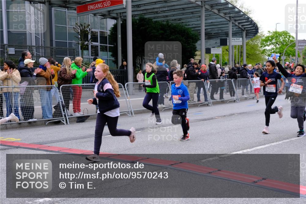25.04.2026 - Das Zehntel Tim E. http://msf.ph/oto/9570243 25.04.2026 09:01:18 Ziel 1101, 1109, 1114, 1203, 1205, 1753, 1861, 1863, 1871, 1891, 1910, 1930, 1941, 1979, 1983, 2201, 2214, 2250, 2256, 2257, 2369, 2533, 2572, 2661, 2841, 2849, 2872, 2888, 2939, 3021, 3171, 3177, 3199, 3333, 3334, 3513, 3542, 3543, 3729, 3790, 3929 meine-sportfotos.de
