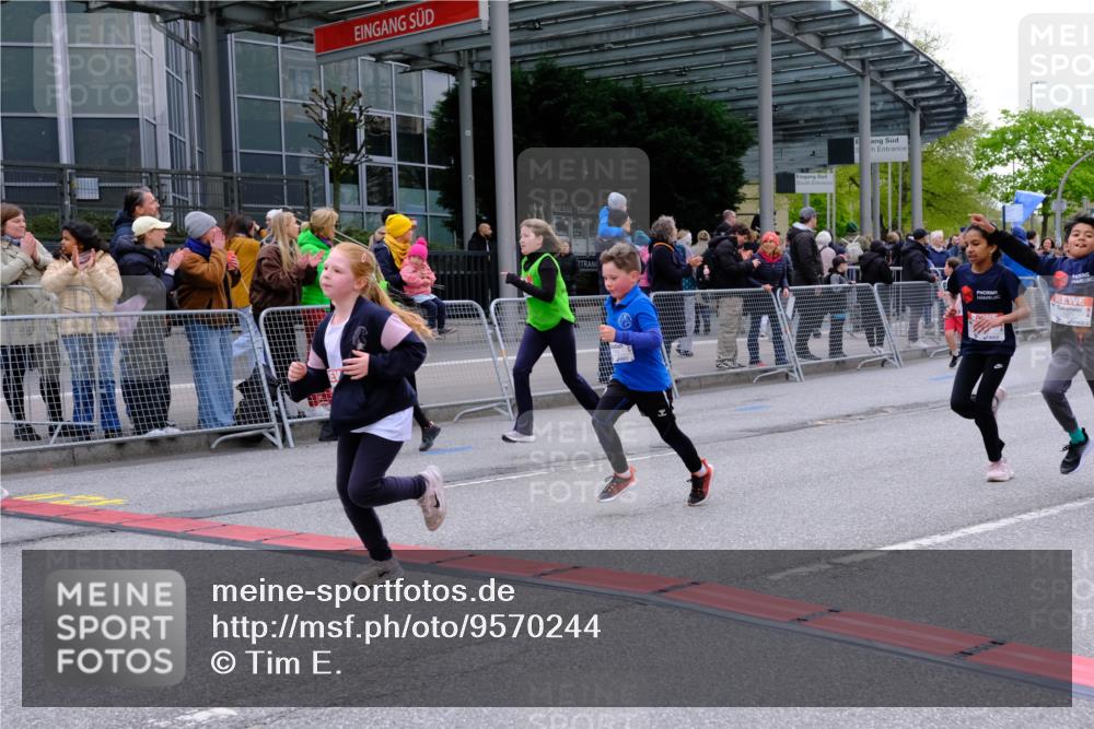 25.04.2026 - Das Zehntel Tim E. http://msf.ph/oto/9570244 25.04.2026 09:01:18 Ziel 1101, 1109, 1114, 1203, 1205, 1753, 1861, 1863, 1871, 1891, 1910, 1930, 1941, 1979, 1983, 2201, 2214, 2250, 2256, 2257, 2369, 2533, 2572, 2661, 2841, 2849, 2872, 2888, 2939, 3021, 3171, 3177, 3199, 3333, 3334, 3513, 3542, 3543, 3729, 3790, 3929 meine-sportfotos.de