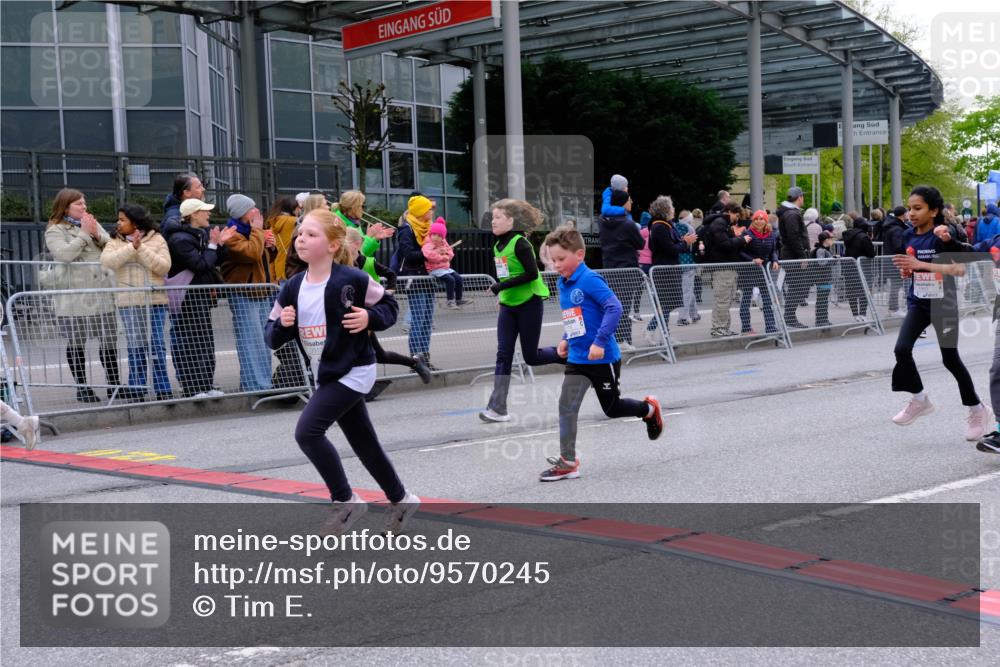 25.04.2026 - Das Zehntel Tim E. http://msf.ph/oto/9570245 25.04.2026 09:01:18 Ziel 1101, 1109, 1114, 1203, 1205, 1753, 1861, 1863, 1871, 1891, 1910, 1930, 1941, 1979, 1983, 2201, 2214, 2250, 2256, 2257, 2369, 2533, 2572, 2661, 2841, 2849, 2872, 2888, 2939, 3021, 3171, 3177, 3199, 3333, 3334, 3513, 3542, 3543, 3729, 3790, 3929 meine-sportfotos.de
