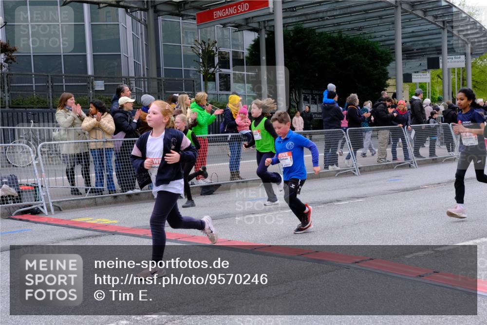 25.04.2026 - Das Zehntel Tim E. http://msf.ph/oto/9570246 25.04.2026 09:01:18 Ziel 1101, 1109, 1114, 1203, 1205, 1753, 1861, 1863, 1871, 1891, 1910, 1930, 1941, 1979, 1983, 2201, 2214, 2250, 2256, 2257, 2369, 2533, 2572, 2661, 2841, 2849, 2872, 2888, 2939, 3021, 3171, 3177, 3199, 3333, 3334, 3513, 3542, 3543, 3729, 3790, 3929 meine-sportfotos.de