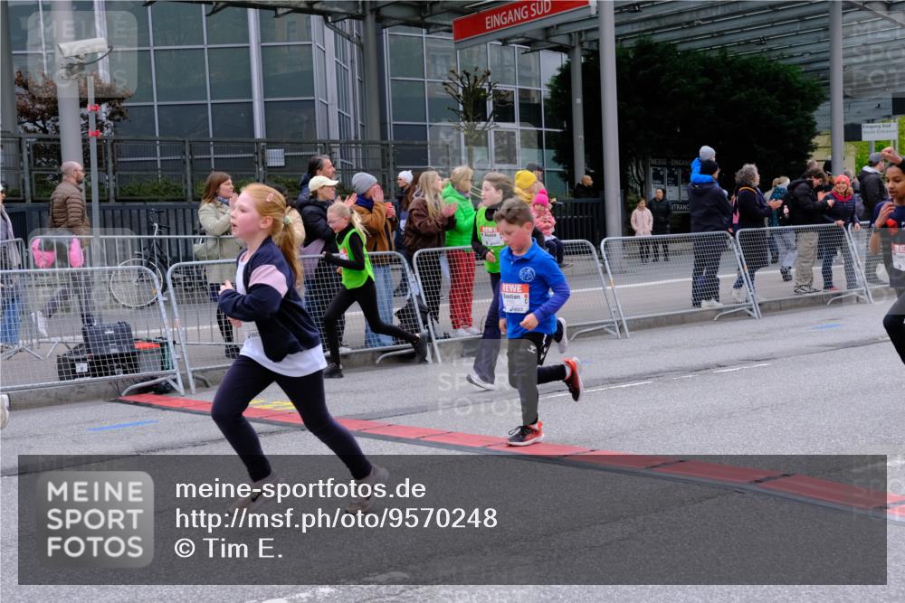 25.04.2026 - Das Zehntel Tim E. http://msf.ph/oto/9570248 25.04.2026 09:01:18 Ziel 1101, 1109, 1114, 1203, 1205, 1753, 1861, 1863, 1871, 1891, 1910, 1930, 1941, 1979, 1983, 2201, 2214, 2250, 2256, 2257, 2369, 2533, 2572, 2661, 2841, 2849, 2872, 2888, 2939, 3021, 3171, 3177, 3199, 3333, 3334, 3513, 3542, 3543, 3729, 3790, 3929 meine-sportfotos.de