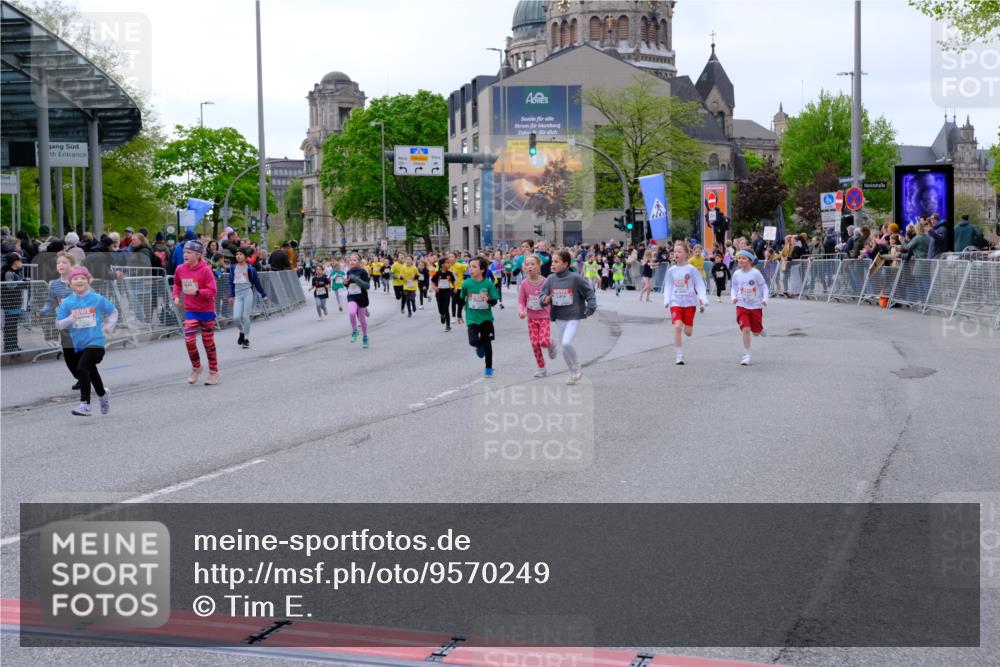 25.04.2026 - Das Zehntel Tim E. http://msf.ph/oto/9570249 25.04.2026 09:01:20 Ziel 1101, 1109, 1114, 1203, 1205, 1753, 1861, 1863, 1871, 1910, 1930, 1941, 1979, 1983, 2201, 2214, 2250, 2257, 2369, 2533, 2661, 2745, 2841, 2849, 2872, 2888, 2939, 3021, 3032, 3171, 3177, 3199, 3333, 3334, 3513, 3542, 3628, 3729, 3790, 3929 meine-sportfotos.de
