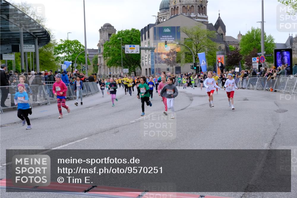 25.04.2026 - Das Zehntel Tim E. http://msf.ph/oto/9570251 25.04.2026 09:01:20 Ziel 1101, 1109, 1114, 1203, 1205, 1753, 1861, 1863, 1871, 1910, 1930, 1941, 1979, 1983, 2201, 2214, 2250, 2257, 2369, 2533, 2661, 2745, 2841, 2849, 2872, 2888, 2939, 3021, 3032, 3171, 3177, 3199, 3333, 3334, 3513, 3542, 3628, 3729, 3790, 3929 meine-sportfotos.de
