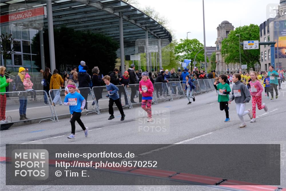 25.04.2026 - Das Zehntel Tim E. http://msf.ph/oto/9570252 25.04.2026 09:01:21 Ziel 1101, 1109, 1203, 1205, 1753, 1861, 1863, 1871, 1910, 1930, 1941, 1979, 1983, 2201, 2214, 2250, 2257, 2369, 2533, 2735, 2745, 2841, 2849, 2872, 2888, 2939, 3021, 3032, 3171, 3177, 3199, 3333, 3334, 3513, 3542, 3628, 3640, 3729, 3872, 3929 meine-sportfotos.de