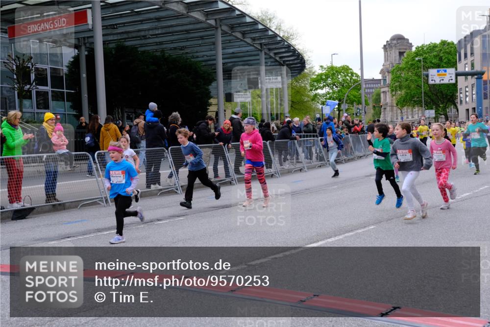 25.04.2026 - Das Zehntel Tim E. http://msf.ph/oto/9570253 25.04.2026 09:01:21 Ziel 1101, 1109, 1203, 1205, 1753, 1861, 1863, 1871, 1910, 1930, 1941, 1979, 1983, 2201, 2214, 2250, 2257, 2369, 2533, 2735, 2745, 2841, 2849, 2872, 2888, 2939, 3021, 3032, 3171, 3177, 3199, 3333, 3334, 3513, 3542, 3628, 3640, 3729, 3872, 3929 meine-sportfotos.de