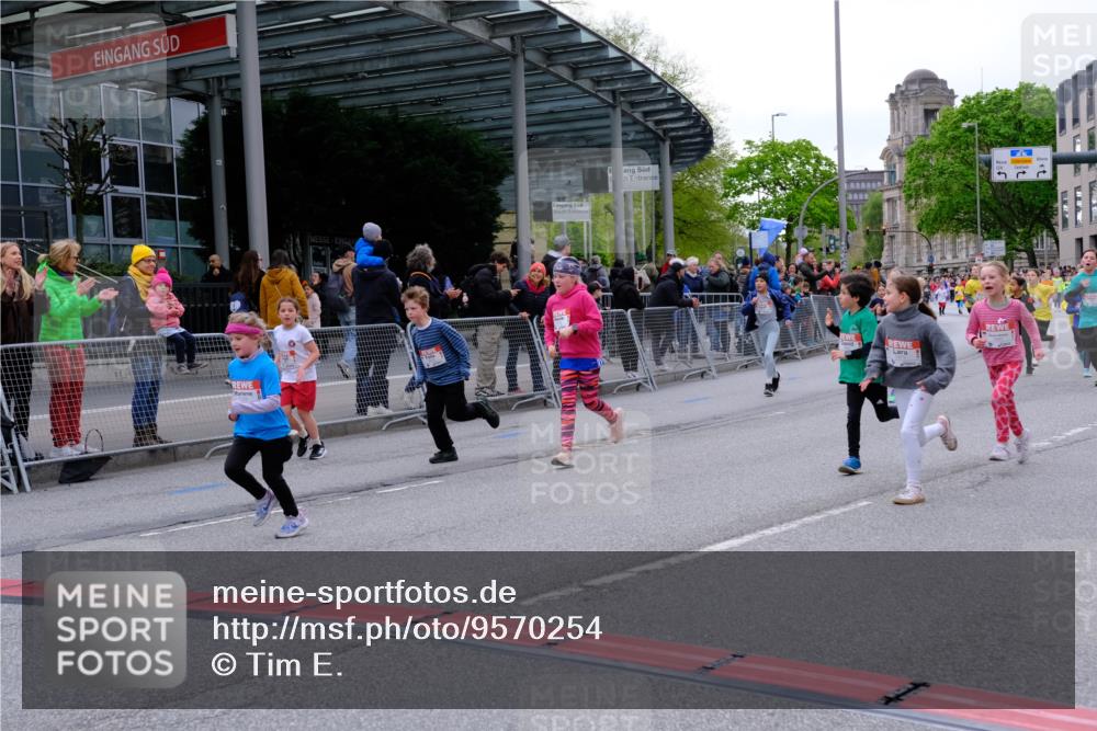 25.04.2026 - Das Zehntel Tim E. http://msf.ph/oto/9570254 25.04.2026 09:01:22 Ziel 1101, 1109, 1203, 1205, 1231, 1753, 1861, 1863, 1871, 1930, 1941, 1979, 1983, 2214, 2250, 2257, 2369, 2533, 2735, 2745, 2841, 2849, 2872, 2888, 2939, 3021, 3032, 3171, 3177, 3199, 3333, 3334, 3513, 3542, 3628, 3640, 3729, 3872, 3876, 3929 meine-sportfotos.de