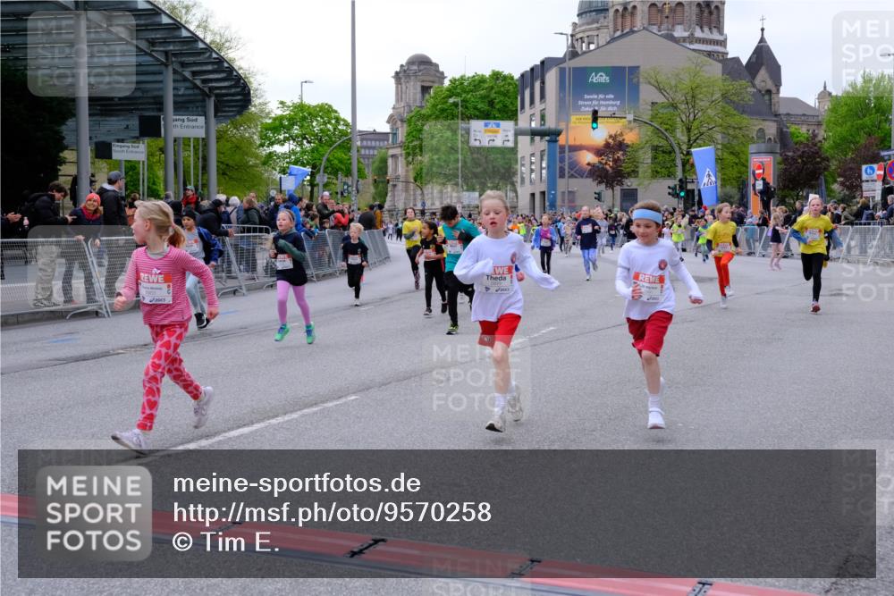 25.04.2026 - Das Zehntel Tim E. http://msf.ph/oto/9570258 25.04.2026 09:01:23 Ziel 1203, 1205, 1231, 1753, 1861, 1863, 1871, 1941, 1979, 1983, 2214, 2257, 2348, 2369, 2533, 2735, 2745, 2784, 2795, 2841, 2849, 2872, 2888, 2939, 3021, 3032, 3171, 3177, 3199, 3333, 3334, 3513, 3542, 3628, 3640, 3729, 3872, 3876, 3929 meine-sportfotos.de