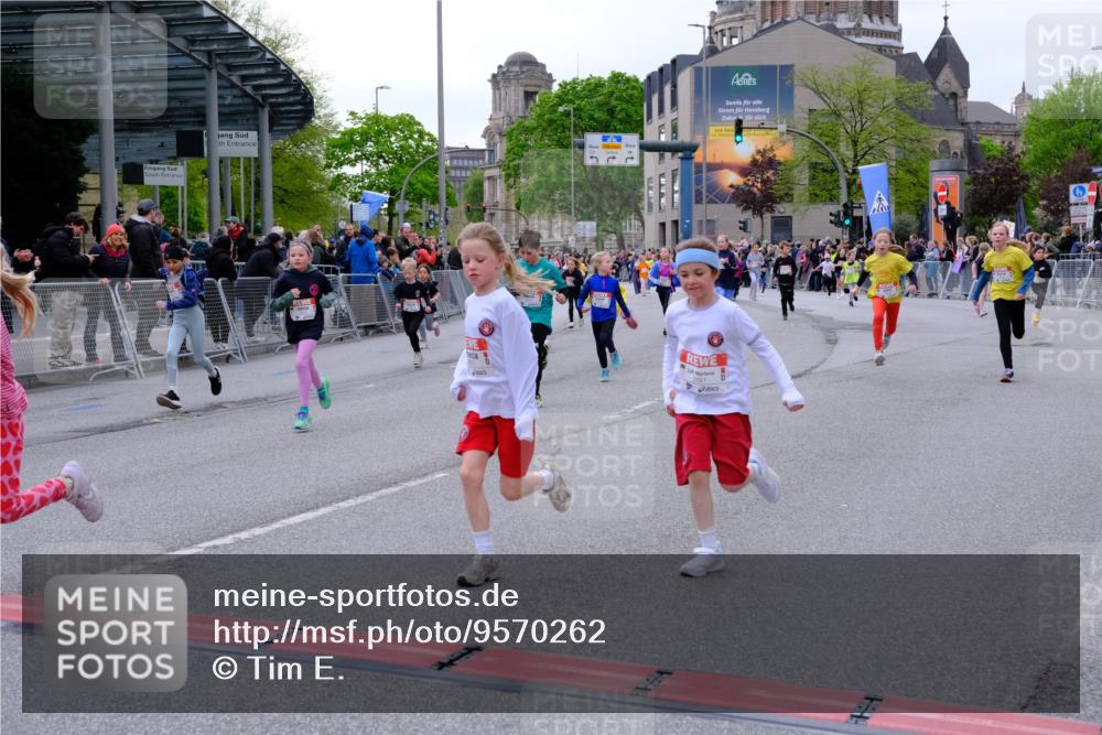 25.04.2026 - Das Zehntel Tim E. http://msf.ph/oto/9570262 25.04.2026 09:01:23 Ziel 1203, 1205, 1231, 1753, 1861, 1863, 1871, 1941, 1979, 1983, 2214, 2257, 2348, 2369, 2533, 2735, 2745, 2784, 2795, 2841, 2849, 2872, 2888, 2939, 3021, 3032, 3171, 3177, 3199, 3333, 3334, 3513, 3542, 3628, 3640, 3729, 3872, 3876, 3929 meine-sportfotos.de
