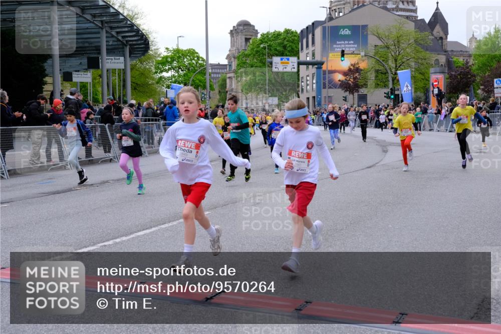 25.04.2026 - Das Zehntel Tim E. http://msf.ph/oto/9570264 25.04.2026 09:01:23 Ziel 1203, 1205, 1231, 1753, 1861, 1863, 1871, 1941, 1979, 1983, 2214, 2257, 2348, 2369, 2533, 2735, 2745, 2784, 2795, 2841, 2849, 2872, 2888, 2939, 3021, 3032, 3171, 3177, 3199, 3333, 3334, 3513, 3542, 3628, 3640, 3729, 3872, 3876, 3929 meine-sportfotos.de