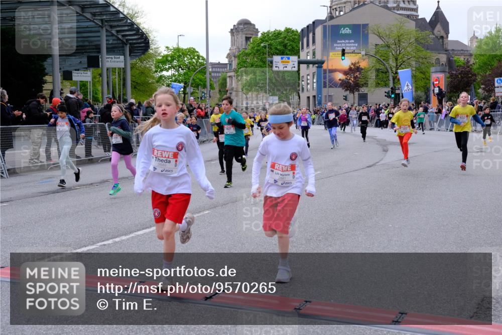 25.04.2026 - Das Zehntel Tim E. http://msf.ph/oto/9570265 25.04.2026 09:01:23 Ziel 1203, 1205, 1231, 1753, 1861, 1863, 1871, 1941, 1979, 1983, 2214, 2257, 2348, 2369, 2533, 2735, 2745, 2784, 2795, 2841, 2849, 2872, 2888, 2939, 3021, 3032, 3171, 3177, 3199, 3333, 3334, 3513, 3542, 3628, 3640, 3729, 3872, 3876, 3929 meine-sportfotos.de