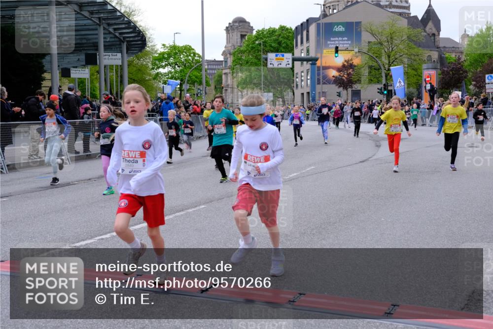 25.04.2026 - Das Zehntel Tim E. http://msf.ph/oto/9570266 25.04.2026 09:01:24 Ziel 1231, 1527, 1530, 1753, 1807, 1861, 1863, 1871, 1941, 1979, 1983, 2348, 2735, 2745, 2784, 2795, 2841, 2849, 2888, 2939, 3021, 3032, 3171, 3177, 3199, 3333, 3334, 3513, 3628, 3640, 3729, 3868, 3872, 3876, 3929 meine-sportfotos.de