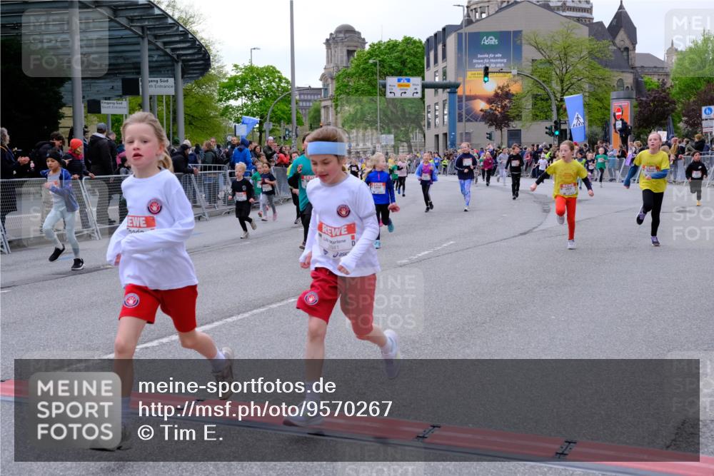25.04.2026 - Das Zehntel Tim E. http://msf.ph/oto/9570267 25.04.2026 09:01:24 Ziel 1231, 1527, 1530, 1753, 1807, 1861, 1863, 1871, 1941, 1979, 1983, 2348, 2735, 2745, 2784, 2795, 2841, 2849, 2888, 2939, 3021, 3032, 3171, 3177, 3199, 3333, 3334, 3513, 3628, 3640, 3729, 3868, 3872, 3876, 3929 meine-sportfotos.de
