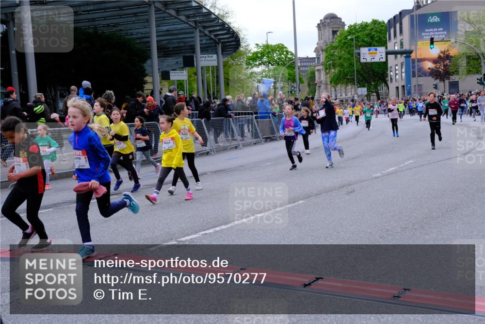 25.04.2026 - Das Zehntel Tim E. http://msf.ph/oto/9570277 25.04.2026 09:01:27 Ziel 1231, 1293, 1527, 1530, 1807, 1941, 1958, 1979, 1983, 2348, 2735, 2745, 2784, 2795, 2841, 2849, 2888, 2939, 3032, 3454, 3628, 3640, 3729, 3770, 3868, 3872, 3876, 3929, 3983 meine-sportfotos.de