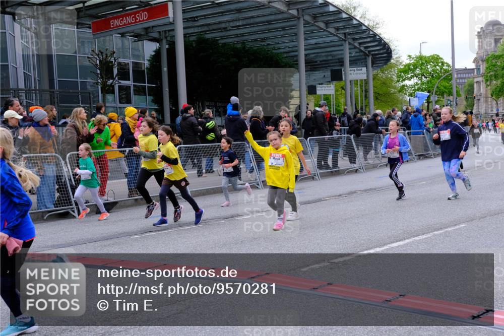 25.04.2026 - Das Zehntel Tim E. http://msf.ph/oto/9570281 25.04.2026 09:01:27 Ziel 1231, 1293, 1527, 1530, 1807, 1941, 1958, 1979, 1983, 2348, 2735, 2745, 2784, 2795, 2841, 2849, 2888, 2939, 3032, 3454, 3628, 3640, 3729, 3770, 3868, 3872, 3876, 3929, 3983 meine-sportfotos.de
