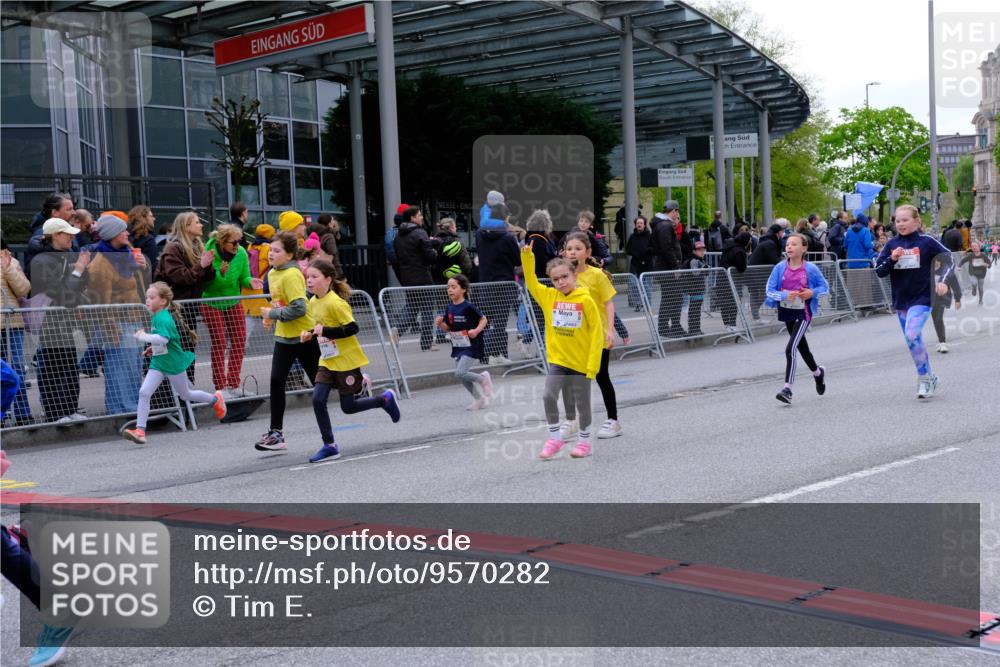 25.04.2026 - Das Zehntel Tim E. http://msf.ph/oto/9570282 25.04.2026 09:01:27 Ziel 1231, 1293, 1527, 1530, 1807, 1941, 1958, 1979, 1983, 2348, 2735, 2745, 2784, 2795, 2841, 2849, 2888, 2939, 3032, 3454, 3628, 3640, 3729, 3770, 3868, 3872, 3876, 3929, 3983 meine-sportfotos.de