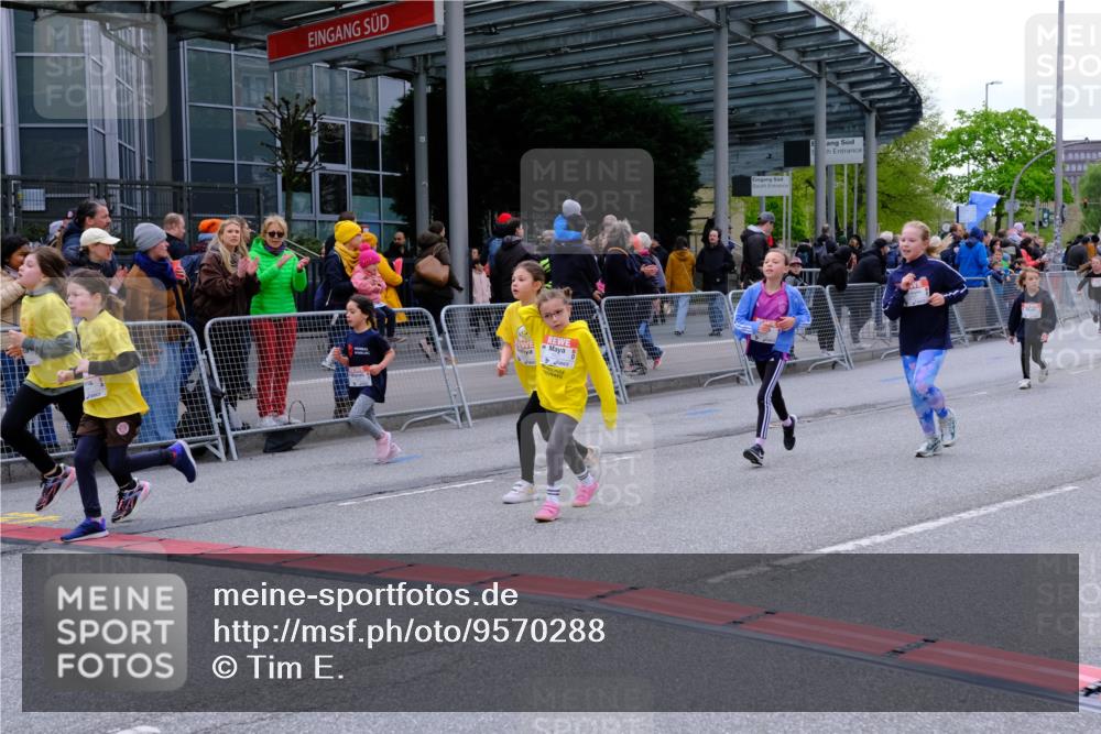 25.04.2026 - Das Zehntel Tim E. http://msf.ph/oto/9570288 25.04.2026 09:01:28 Ziel 1057, 1231, 1293, 1527, 1530, 1807, 1941, 1958, 1979, 1983, 2348, 2735, 2745, 2784, 2795, 2841, 2849, 2888, 2939, 3032, 3137, 3147, 3454, 3628, 3640, 3729, 3770, 3868, 3872, 3876, 3929, 3983 meine-sportfotos.de