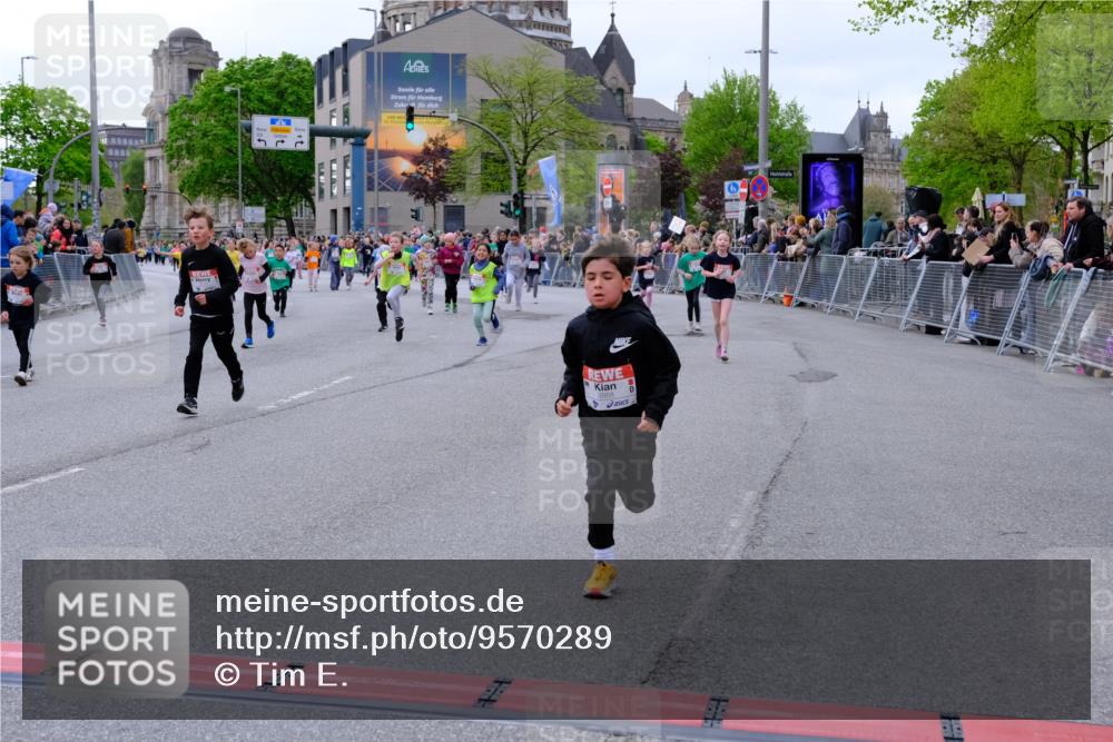 25.04.2026 - Das Zehntel Tim E. http://msf.ph/oto/9570289 25.04.2026 09:01:29 Ziel 1057, 1231, 1293, 1527, 1530, 1807, 1941, 1958, 1979, 1983, 2348, 2735, 2745, 2784, 2795, 2841, 2849, 2888, 2939, 3032, 3137, 3147, 3454, 3628, 3640, 3729, 3770, 3868, 3872, 3876, 3896, 3929, 3954, 3983 meine-sportfotos.de
