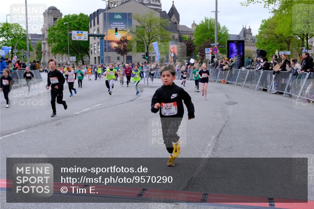 25.04.2026 - Das Zehntel Tim E. http://msf.ph/oto/9570290 25.04.2026 09:01:29 Ziel 1057, 1231, 1293, 1527, 1530, 1807, 1941, 1958, 1979, 1983, 2348, 2735, 2745, 2784, 2795, 2841, 2849, 2888, 2939, 3032, 3137, 3147, 3454, 3628, 3640, 3729, 3770, 3868, 3872, 3876, 3896, 3929, 3954, 3983 meine-sportfotos.de
