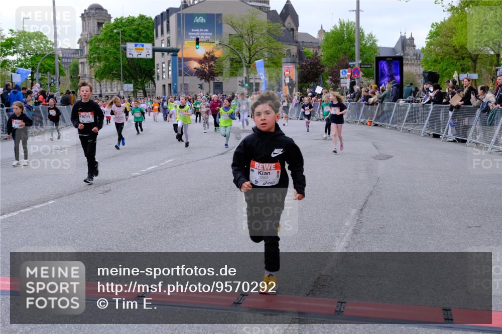 25.04.2026 - Das Zehntel Tim E. http://msf.ph/oto/9570292 25.04.2026 09:01:29 Ziel 1057, 1231, 1293, 1527, 1530, 1807, 1941, 1958, 1979, 1983, 2348, 2735, 2745, 2784, 2795, 2841, 2849, 2888, 2939, 3032, 3137, 3147, 3454, 3628, 3640, 3729, 3770, 3868, 3872, 3876, 3896, 3929, 3954, 3983 meine-sportfotos.de