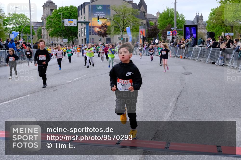 25.04.2026 - Das Zehntel Tim E. http://msf.ph/oto/9570293 25.04.2026 09:01:29 Ziel 1057, 1231, 1293, 1527, 1530, 1807, 1941, 1958, 1979, 1983, 2348, 2735, 2745, 2784, 2795, 2841, 2849, 2888, 2939, 3032, 3137, 3147, 3454, 3628, 3640, 3729, 3770, 3868, 3872, 3876, 3896, 3929, 3954, 3983 meine-sportfotos.de