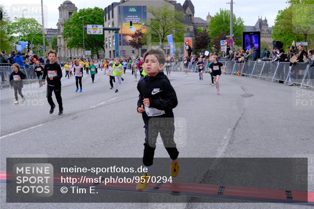 25.04.2026 - Das Zehntel Tim E. http://msf.ph/oto/9570294 25.04.2026 09:01:29 Ziel 1057, 1231, 1293, 1527, 1530, 1807, 1941, 1958, 1979, 1983, 2348, 2735, 2745, 2784, 2795, 2841, 2849, 2888, 2939, 3032, 3137, 3147, 3454, 3628, 3640, 3729, 3770, 3868, 3872, 3876, 3896, 3929, 3954, 3983 meine-sportfotos.de