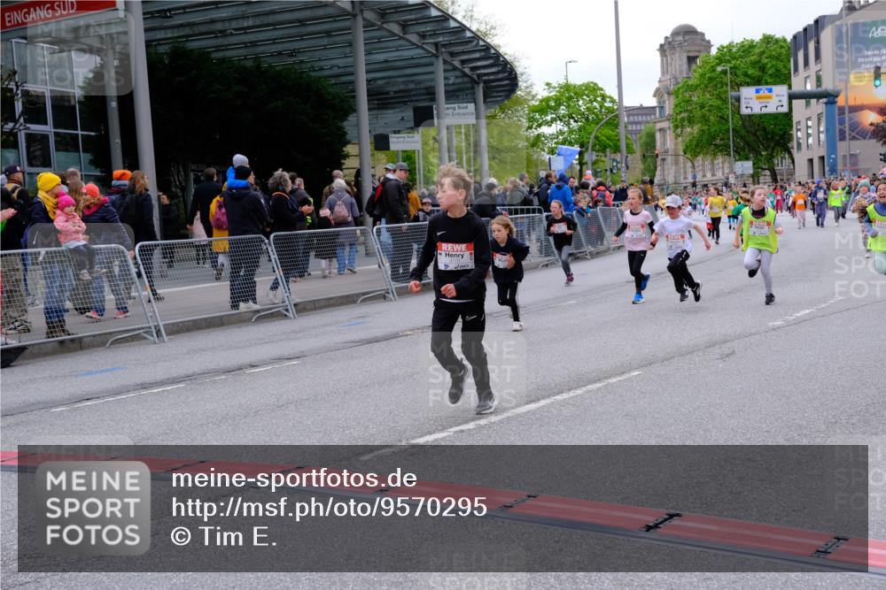 25.04.2026 - Das Zehntel Tim E. http://msf.ph/oto/9570295 25.04.2026 09:01:31 Ziel 1057, 1231, 1293, 1527, 1530, 1807, 1950, 1958, 2348, 2375, 2407, 2735, 2745, 2784, 2795, 3032, 3137, 3147, 3454, 3628, 3640, 3770, 3820, 3868, 3872, 3876, 3896, 3954, 3983 meine-sportfotos.de