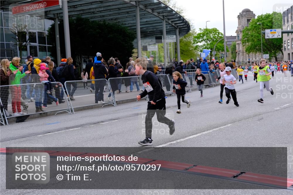 25.04.2026 - Das Zehntel Tim E. http://msf.ph/oto/9570297 25.04.2026 09:01:31 Ziel 1057, 1231, 1293, 1527, 1530, 1807, 1950, 1958, 2348, 2375, 2407, 2735, 2745, 2784, 2795, 3032, 3137, 3147, 3454, 3628, 3640, 3770, 3820, 3868, 3872, 3876, 3896, 3954, 3983 meine-sportfotos.de
