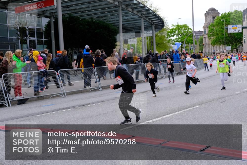 25.04.2026 - Das Zehntel Tim E. http://msf.ph/oto/9570298 25.04.2026 09:01:31 Ziel 1057, 1231, 1293, 1527, 1530, 1807, 1950, 1958, 2348, 2375, 2407, 2735, 2745, 2784, 2795, 3032, 3137, 3147, 3454, 3628, 3640, 3770, 3820, 3868, 3872, 3876, 3896, 3954, 3983 meine-sportfotos.de